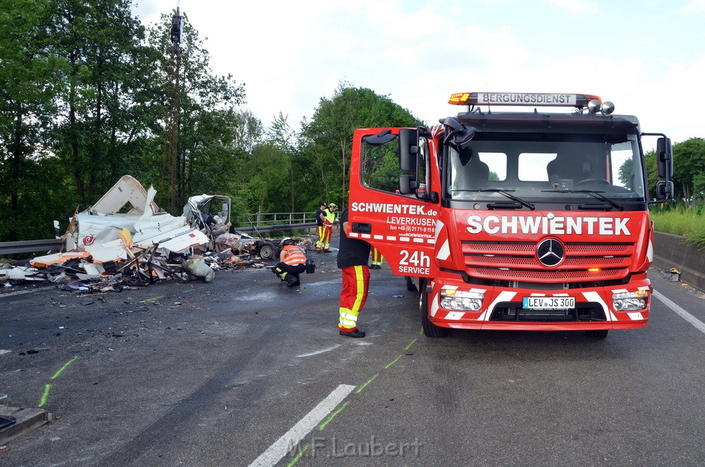 Schwerer VU A 1 Rich Koeln hinter AS Burscheid P648.JPG - Miklos Laubert